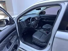 2021 Mitsubishi Outlander 2.0L 2WD 5, белый — фото 9