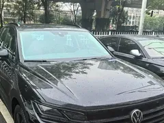 2022 Volkswagen Touareg 3.0TSI Black Sport Package, чёрный — фото 3