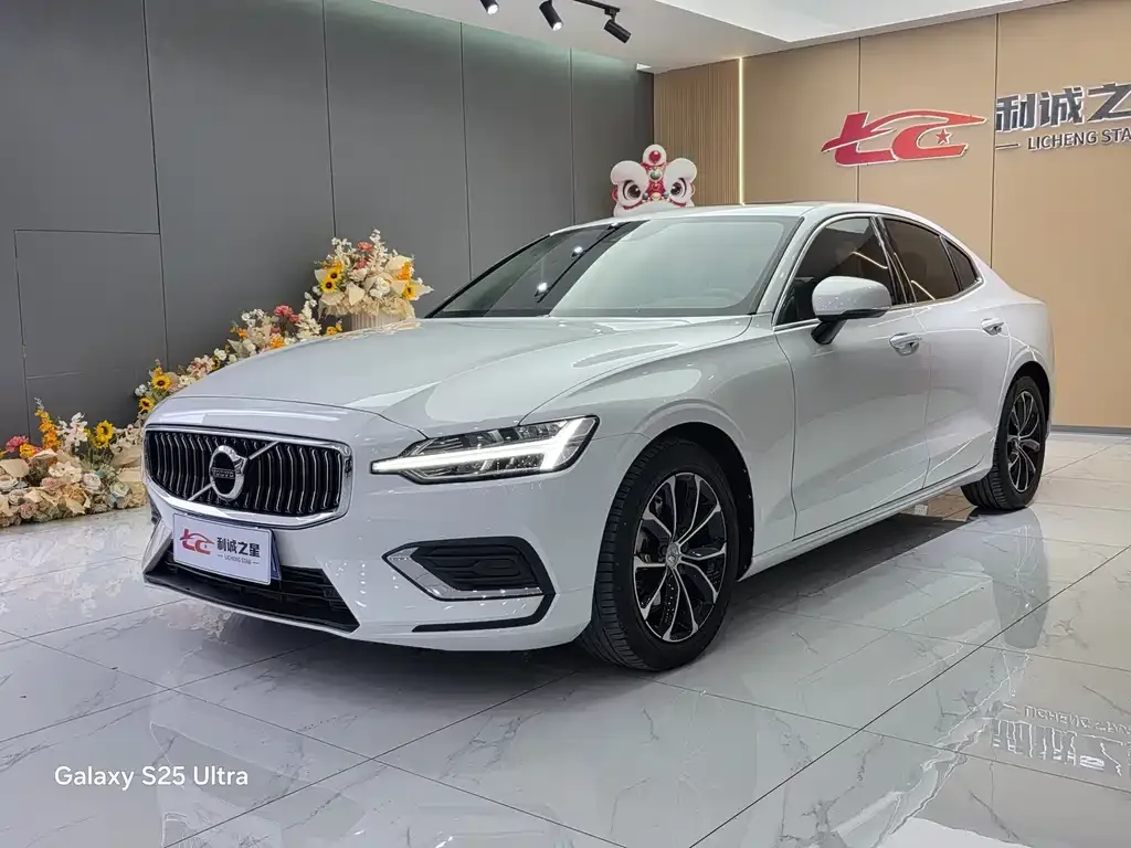 2020 Volvo S60 T4 Luxury