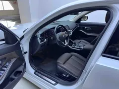 2022 BMW 3 Series 320i Sport Package, белый — фото 9