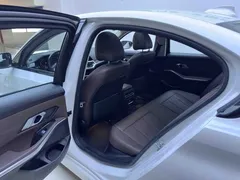 2022 BMW 3 Series 320i Sport Package, белый — фото 10