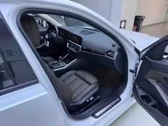 2022 BMW 3 Series 320i Sport Package, белый — фото 11