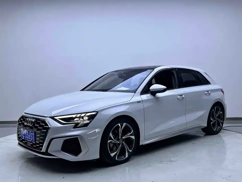 2021 Audi A3 Sportback 35 TFSI Luxury Sport