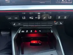 2021 Audi A3 Sportback 35 TFSI Luxury Sport, белый — фото 16