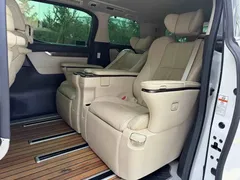 2021 Toyota Alphard Hybrid 2.5L Premium, белый — фото 3