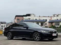2022 BMW 5 Series 530i M Sport Package, чёрный — фото 3