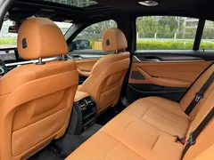 2022 BMW 5 Series 530i M Sport Package, чёрный — фото 7