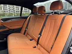 2022 BMW 5 Series 530i M Sport Package, чёрный — фото 8