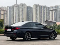 2022 BMW 5 Series 530i M Sport Package, чёрный — фото 11