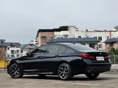 2022 BMW 5 Series 530i M Sport Package, чёрный — фото 13
