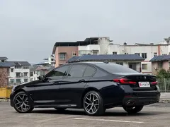 2022 BMW 5 Series 530i M Sport Package, чёрный — фото 15