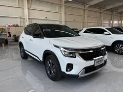 2023 Kia Seltos 1.5L CVT Luxury, белый — фото 3