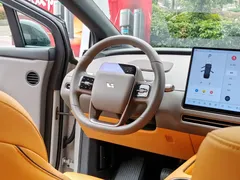 2025 Li Auto i8 Standard — фото 26