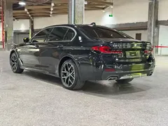 2021 BMW 5 Series 530Li Premium M Sport Package, чёрный — фото 7
