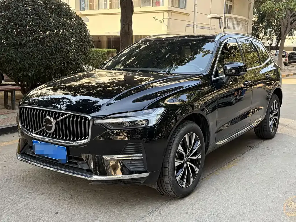 2023 Volvo XC60 4WD Luxury