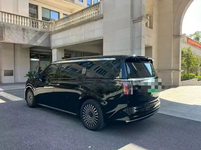 2024 Zeekr 009 6-Seat Executive 4WD 108kWh