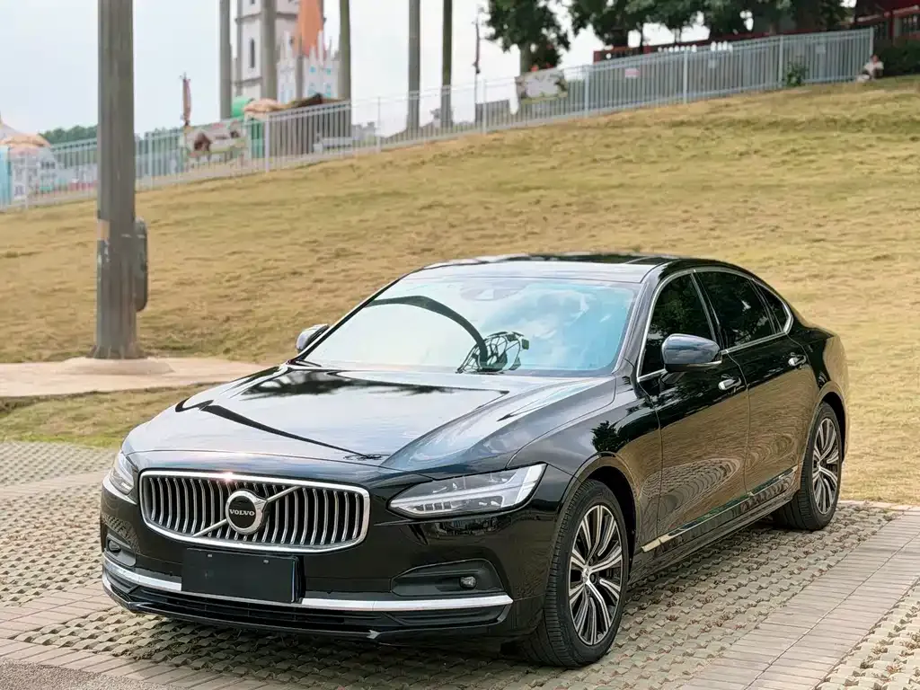 2021 Volvo S90