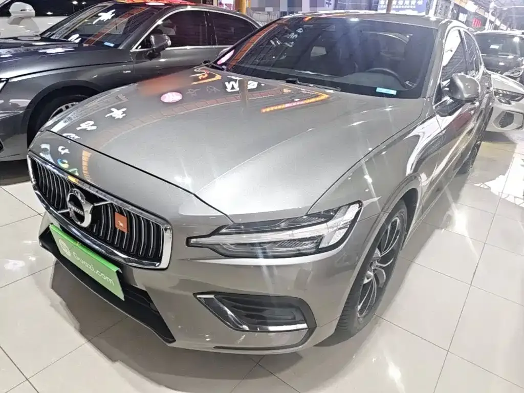 2022 Volvo S60 B4 Luxury