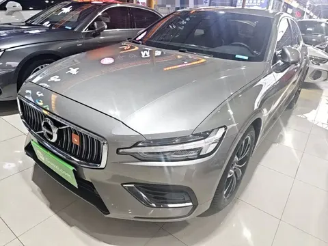 2022 Volvo S60 B4 Luxury