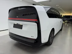 2024 Li Auto MEGA Ultra, белый — фото 3