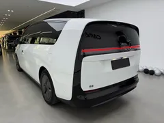 2024 Li Auto MEGA Ultra, белый — фото 4