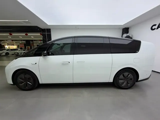 2024 Li Auto MEGA Ultra