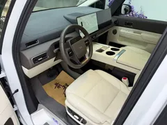 2024 Li Auto MEGA Ultra, белый — фото 13