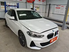 2022 BMW 1 Series 120i M Sport, белый — фото 2