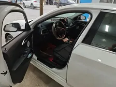 2022 BMW 1 Series 120i M Sport, белый — фото 5