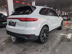 2023 Porsche Cayenne E-Hybrid 2.0T PHEV Platinum, синий — фото 4