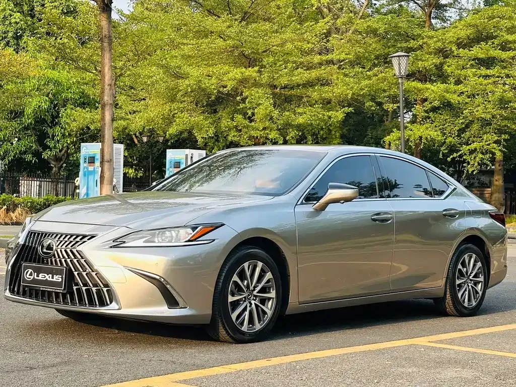 2023 Lexus ES 260 Excellence