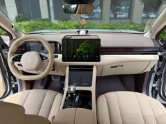 2024 Aito M7 1.5T 4WD Max 6-seat — фото 6