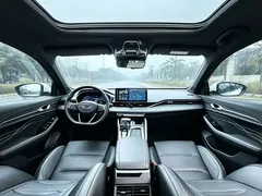 2023 Geely Preface 1.5TD Kunlun, белый — фото 4