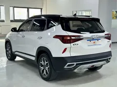 2021 Kia Seltos 1.5L CVT Trend, белый — фото 7