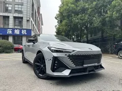 2022 Changan UNI-V 1.5T Premium — фото 3