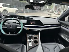 2022 Changan UNI-V 1.5T Premium — фото 7