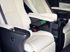 2020 Lexus LM 300h 7-seat, чёрный — фото 7