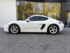 2022 Porsche 718 Cayman 2.0T, белый — фото 2