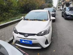 2021 Toyota Yaris L Zhixiang L 1.5L CVT Leading, белый — фото 2