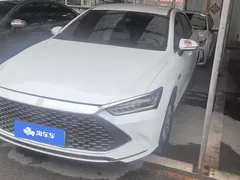2024 BYD Qin PLUS Honor DM-i PHEV 55km Leading, белый — фото 1