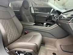 2022 Audi A8L 50 TFSI quattro Comfort Collector's Edition, чёрный — фото 19