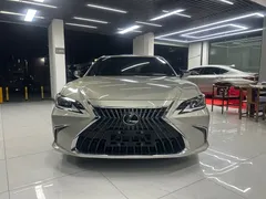 2021 Lexus ES 200 Excellence — фото 2