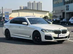 2022 BMW 5 Series 530Li Premium M Sport Package, белый — фото 2