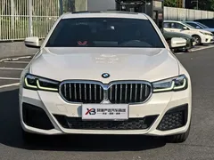 2022 BMW 5 Series 530Li Premium M Sport Package, белый — фото 3