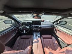 2022 BMW 5 Series 530Li Premium M Sport Package, белый — фото 10