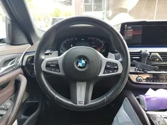 2021 BMW 5 Series 530Li Leading M Sport Package, белый — фото 6