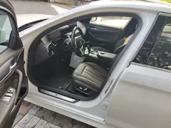 2021 BMW 5 Series 530Li Leading M Sport Package, белый — фото 12