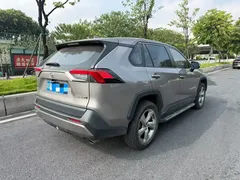2021 Toyota RAV4 2.0L CVT 2WD Fashion — фото 4