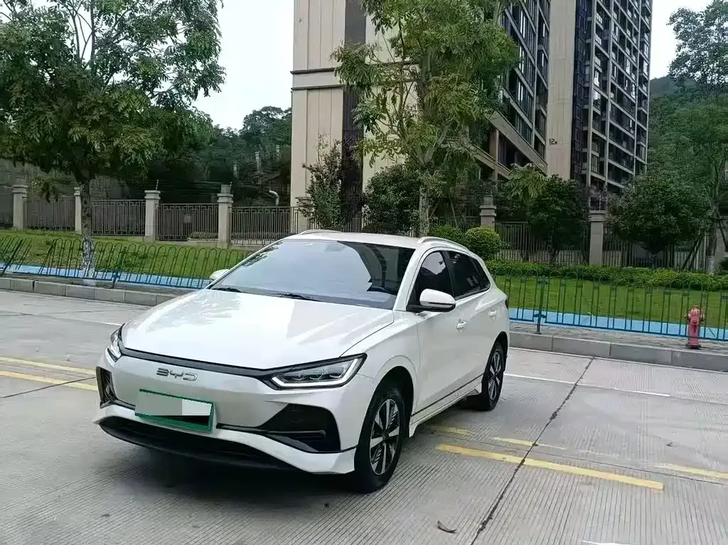 2023 BYD e2 EV Luxury