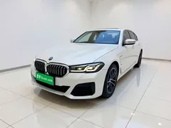 2021 BMW 5 Series 535Le PHEV M Sport, белый — фото 1